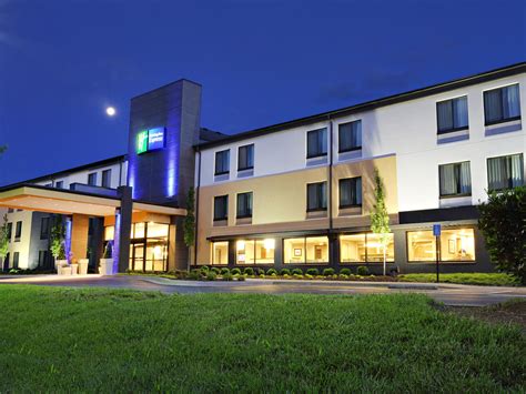 Oct 8, 2023 · Holiday Inn Express & Suites Nashville - Brentwood I-65 offers 110 air-conditioned accommodations with iPod docking stations and safes. Flat-screen televisions come with premium cable channels. Refrigerators, microwaves, and coffee/tea makers are …